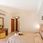 Rigas Lägenhetshotell Skopelos stad