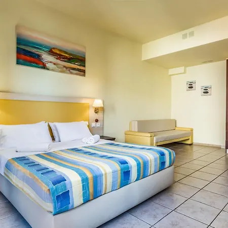 Rigas מלון דירות 3*